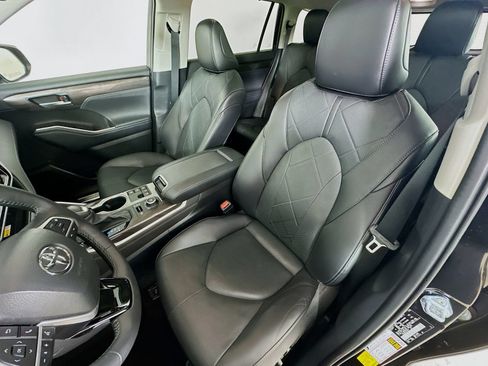 Used 2024 Toyota Highlander Platinum AWD/4WD image 34