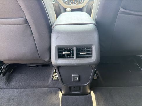 Used 2020 Chevrolet Equinox LT image 24