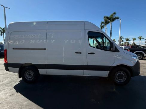 Used 2022 Mercedes-Benz Sprinter 2500 image 6