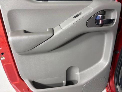 Used 2014 Nissan Frontier SV image 29