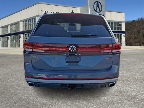 Used 2024 Volkswagen Atlas Peak Edition SEL image 5