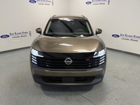 Used 2025 Nissan Kicks SR AWD/4WD image 2
