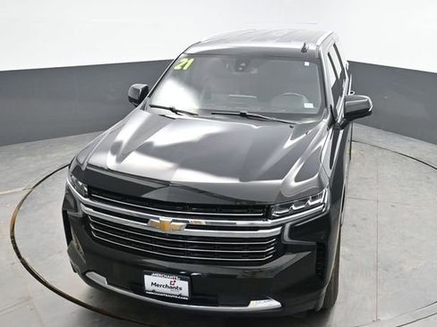 Used 2021 Chevrolet Suburban LT w/ Luxury Package image 32