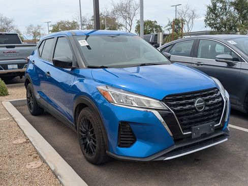 Used 2021 Nissan Kicks S FWD image 1