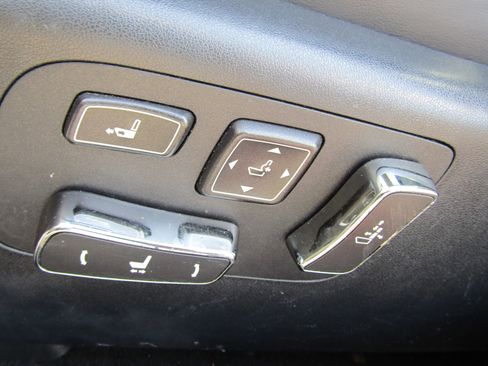 Used 2013 Lexus LS 460 AWD w/ Comfort Pkg image 23