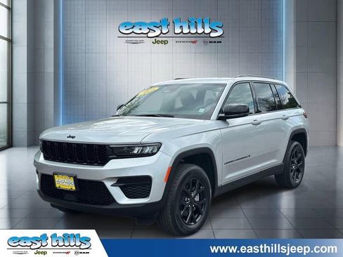 Certified 2025 Jeep Grand Cherokee Altitude AWD/4WD image 7