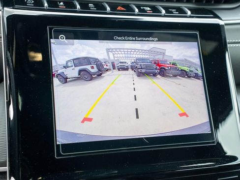 Used 2025 Jeep Grand Cherokee Laredo w/ Luxury Tech Group I RWD image 34