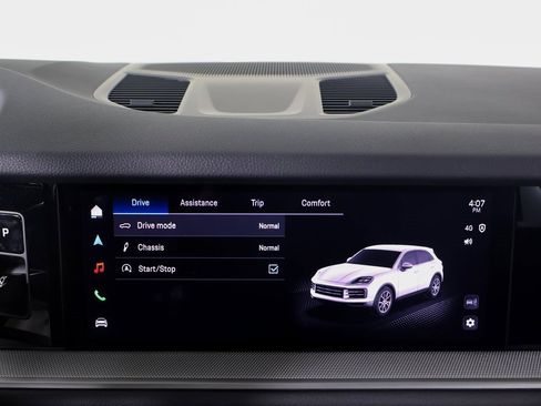 Used 2025 Porsche Cayenne image 13