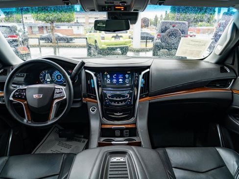Used 2019 Cadillac Escalade Premium Luxury AWD/4WD image 21