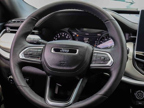 Used 2025 Jeep Compass Limited AWD/4WD image 13
