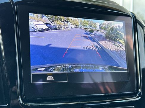 Used 2023 Chevrolet Traverse LT image 29