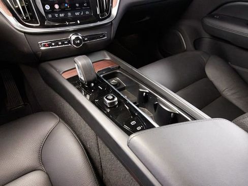 Certified 2025 Volvo V60 B5 Cross Country Plus AWD/4WD image 9