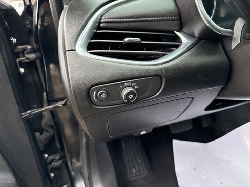 Used 2020 Chevrolet Malibu Premier image 31