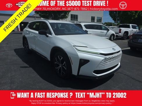 Used 2025 Toyota Crown Signia AWD/4WD image 1