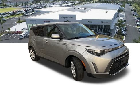 Used 2023 Kia Soul LX FWD image 9