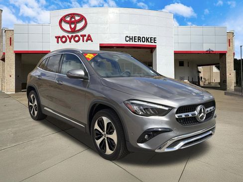 Used 2025 Mercedes-Benz GLA 250 4MATIC image 3