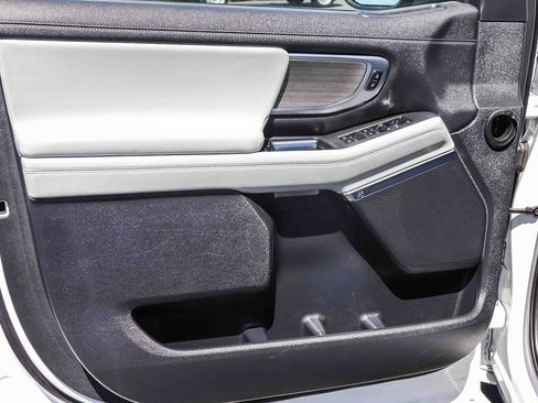 Certified 2025 Ford Expedition Platinum AWD/4WD image 21