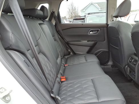 Used 2023 Nissan Rogue Platinum w/ Platinum Premium Package image 7