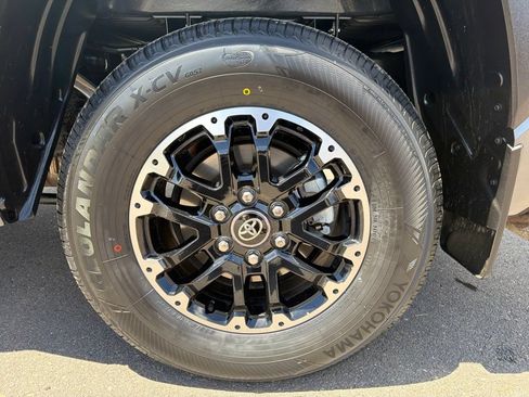 Used 2025 Toyota Tundra SR5 w/ TRD Off-Road Package AWD/4WD image 33
