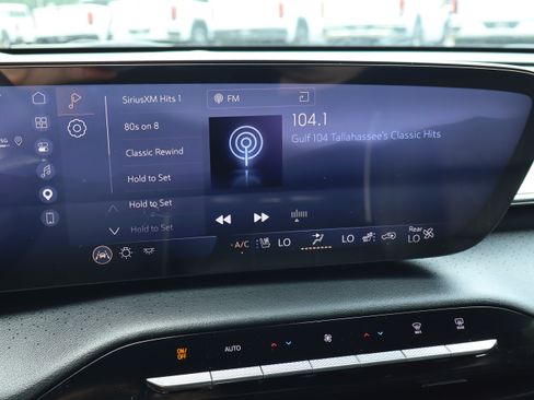 Used 2025 Buick Enclave Avenir w/ Super Cruise Package FWD image 29