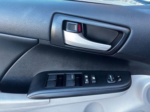 Used 2014 Toyota Camry LE image 29
