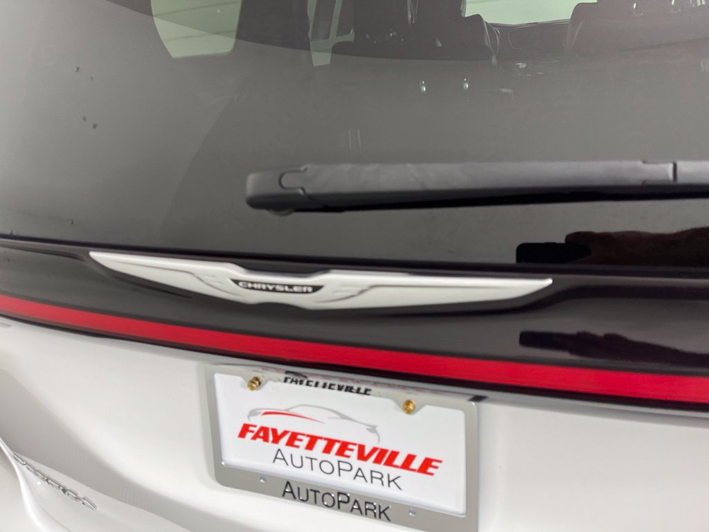 Used 2025 Chrysler Pacifica Select FWD image 9