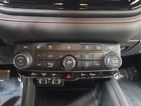 Used 2024 Dodge Durango GT image 23