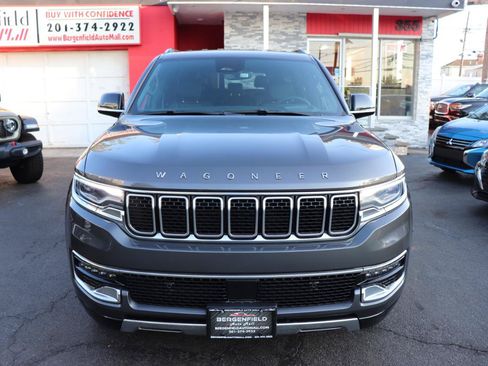 Used 2024 Jeep Wagoneer L Series III w/ Flexible Seating Group AWD/4WD image 8