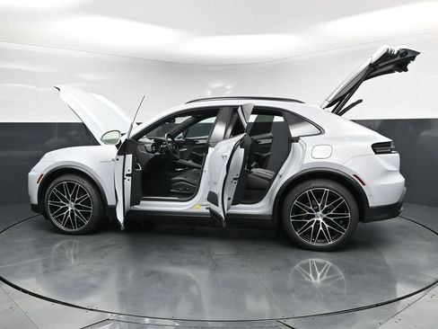 New 2026 Porsche Macan 4 Electric AWD/4WD image 31