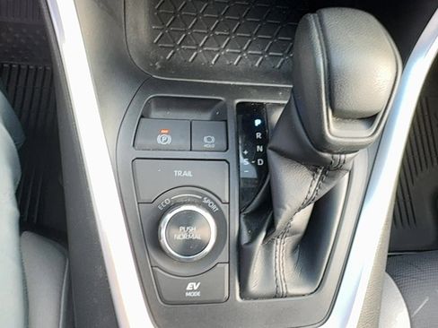 Used 2022 Toyota RAV4 XLE image 29