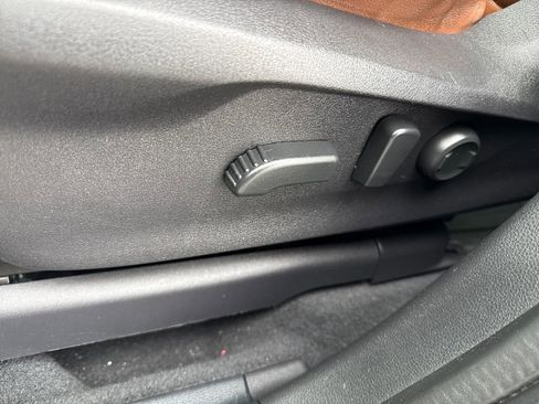 Used 2019 Subaru Ascent Touring w/ Popular Package #3 image 12