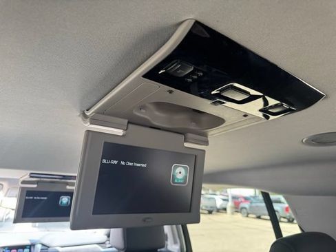Used 2019 Chevrolet Suburban Premier AWD/4WD image 13