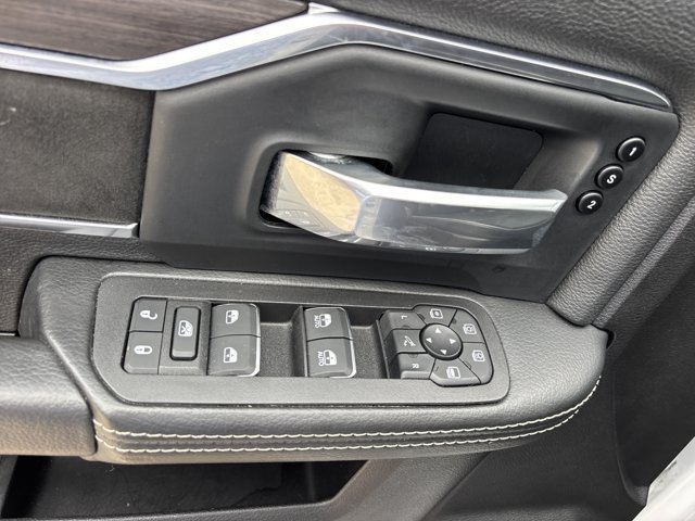Used 2025 RAM 2500 Laramie AWD/4WD image 22