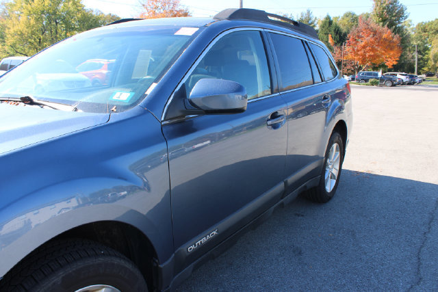 Used 2013 Subaru Outback 2.5i Limited w/ Moonroof Pkg AWD/4WD image 41