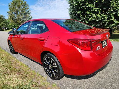 Used 2017 Toyota Corolla SE FWD image 8