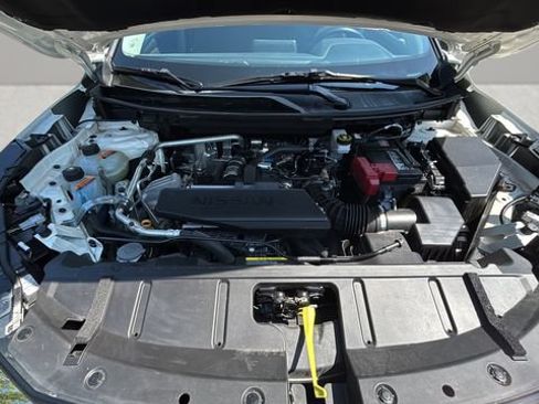 Used 2025 Nissan Rogue S FWD image 31