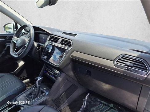Used 2023 Volkswagen Tiguan SE w/ Panoramic Sunroof Package FWD image 23