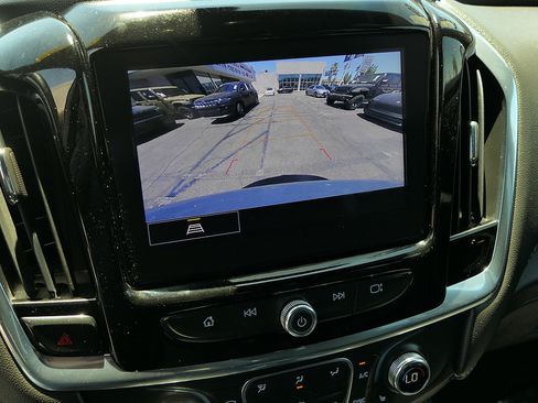 Used 2023 Chevrolet Traverse LT FWD image 19