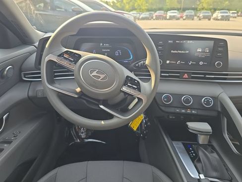 New 2026 Hyundai Elantra SE FWD image 16