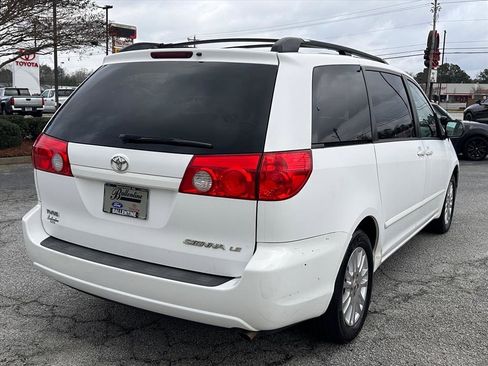Used 2010 Toyota Sienna LE image 3