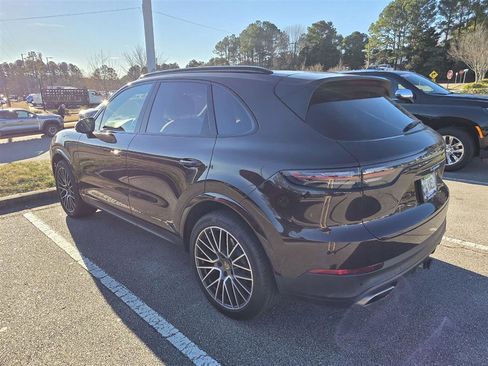 Used 2023 Porsche Cayenne image 3