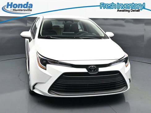 Used 2025 Toyota Corolla LE w/ Convenience Package FWD image 3