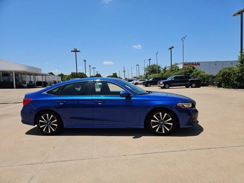 Used 2022 Honda Civic EX image 4