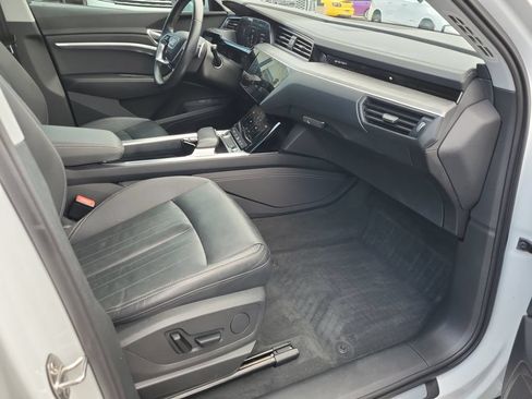 Used 2022 Audi e-tron Premium AWD/4WD image 21