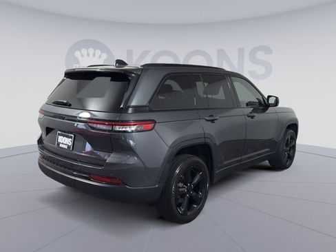 Used 2023 Jeep Grand Cherokee Altitude AWD/4WD image 7