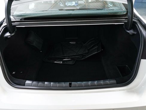 Used 2025 BMW 740i w/ Premium Package RWD image 28