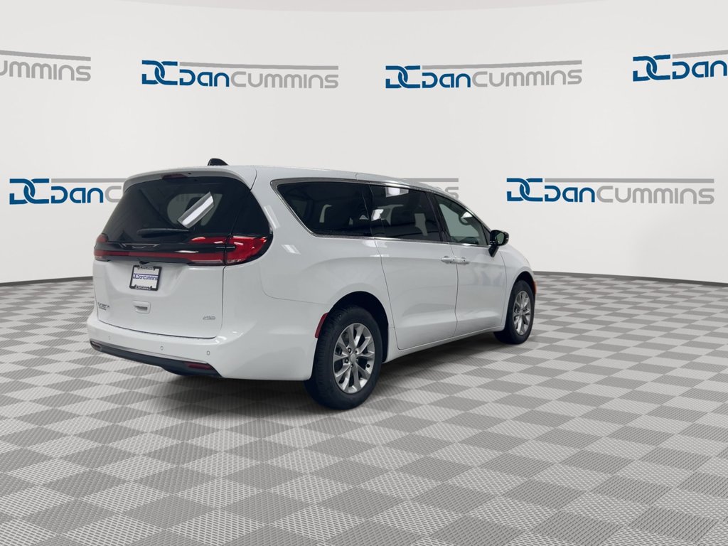 New 2027 Chrysler Pacifica Select AWD/4WD image 8