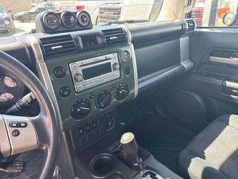 Used 2011 Toyota FJ Cruiser image 11