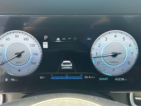 Used 2025 Hyundai Elantra Limited FWD image 2
