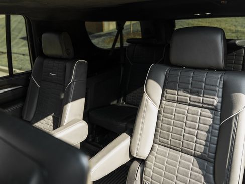 Used 2025 Cadillac Escalade ESV Sport Platinum w/ LPO, Floor Liner Package AWD/4WD image 24